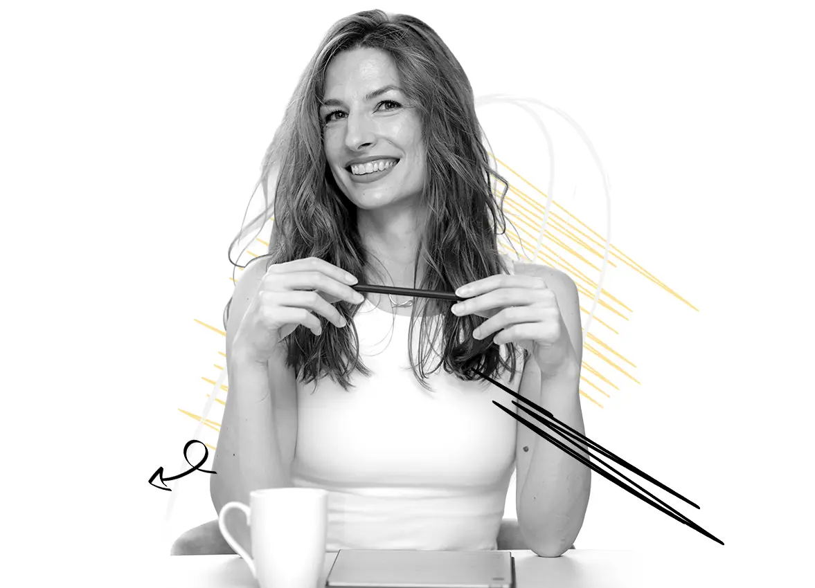 Professional headshot of a Czech to Croatian translator Ivana Srezović, holding a pen and smiling.